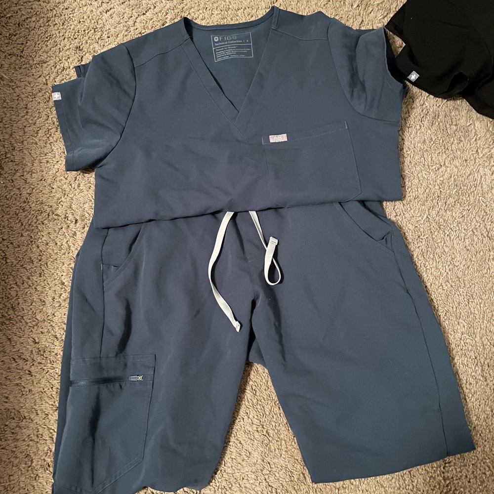 Dark harbor figs scrubs